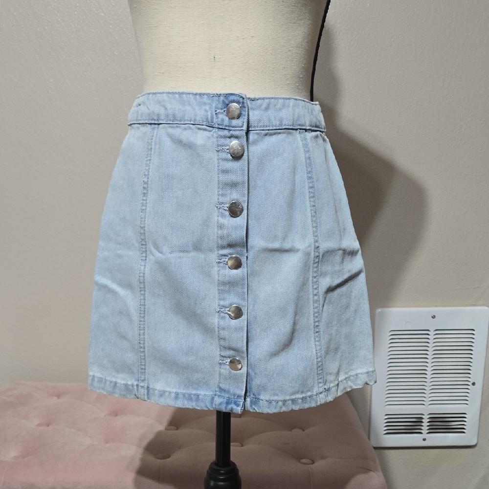 H&M Light Wash Denim Button Front Skirt Size 6